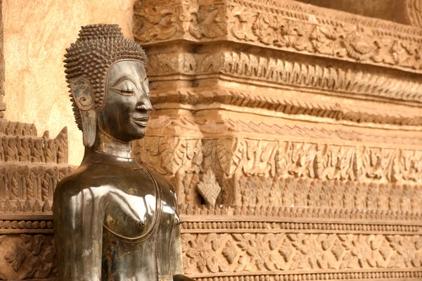 Alter Buddha auf der Kirche im hor phakeo Tempel, laos . — Stockfoto