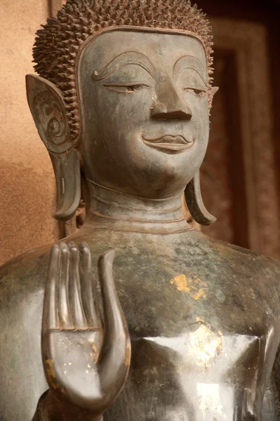 Alter Buddha auf der Kirche im hor phakeo Tempel, laos . — Stockfoto