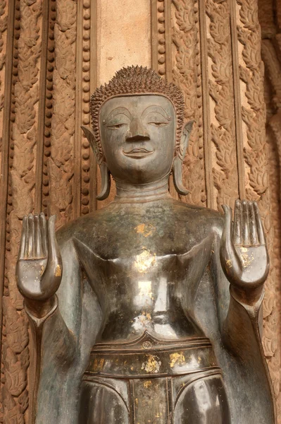 Alter Buddha auf der Kirche im hor phakeo Tempel, laos . — Stockfoto