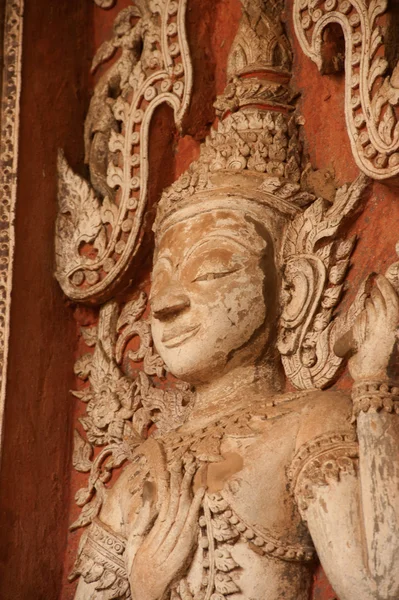 古代老挝艺术木雕上教会在老挝万象市鹤 Phakeo 寺. — 图库照片