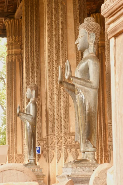 老挝佛陀寺教堂上的古代佛陀 . — 图库照片