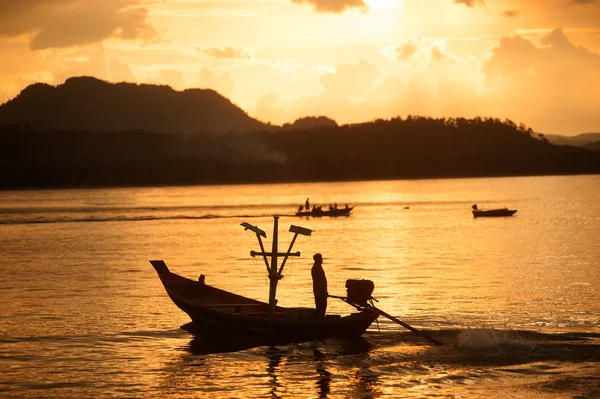 Traditional fisherman long tailed boat in Koh Phitak island. — Stock Photo, Image