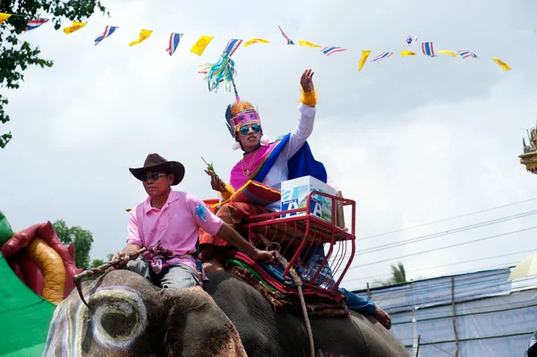 Desfile de ordenación en la espalda del elefante Festival . — Foto de Stock