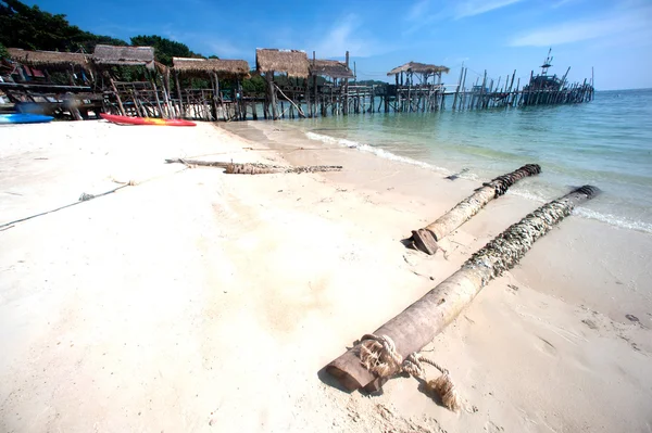 Beach and traditional wooden bridge. — Stock Photo, Image