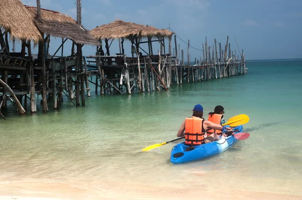 Tourist paddle canoe in happiness. — Stock Photo, Image