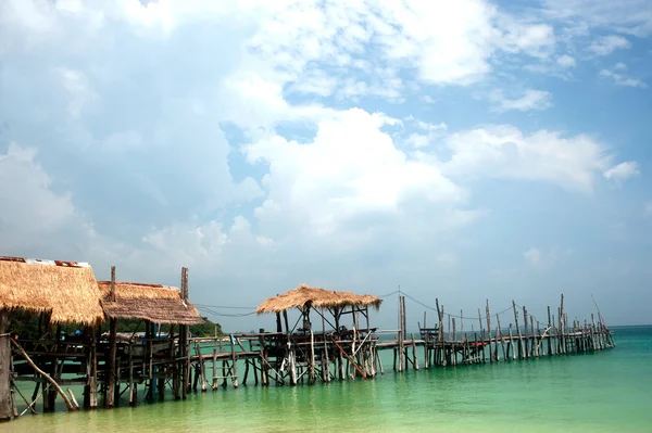 Traditional wooden bridge on the beach. — Stock Photo, Image