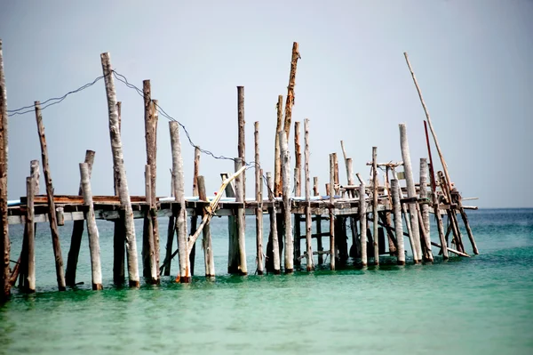 Traditional wooden bridge on the beach. — Stock Photo, Image