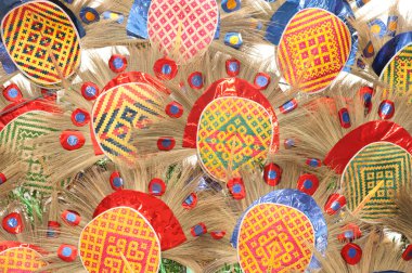 Renkli geleneksel fan doku gösterisi .