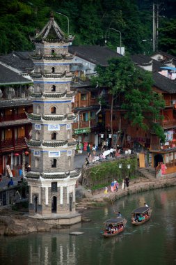 Eski Pagoda Fenghuang antik kenti.