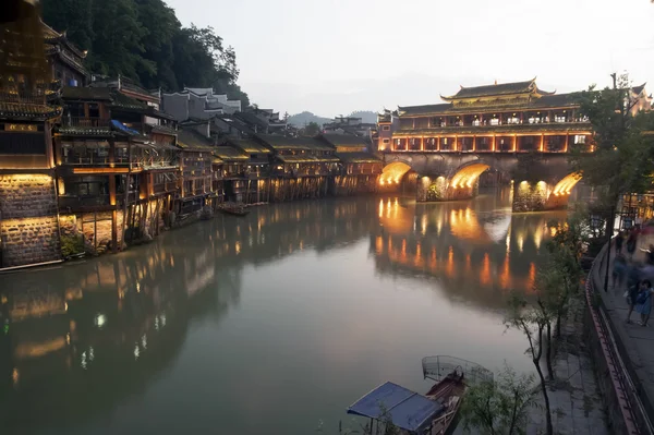 Uitzicht over de oude stad Fenghuang. — Stockfoto