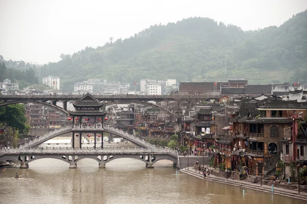 Uitzicht over de oude stad Fenghuang. — Stockfoto