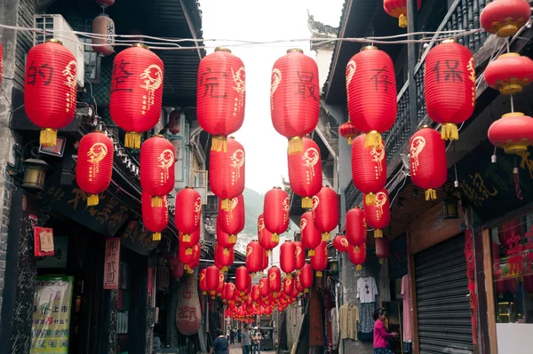 Lucerna v starověké město Fenghuang. — Stock fotografie