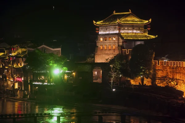 Night scene at Fenghuang ancient city. — 图库照片