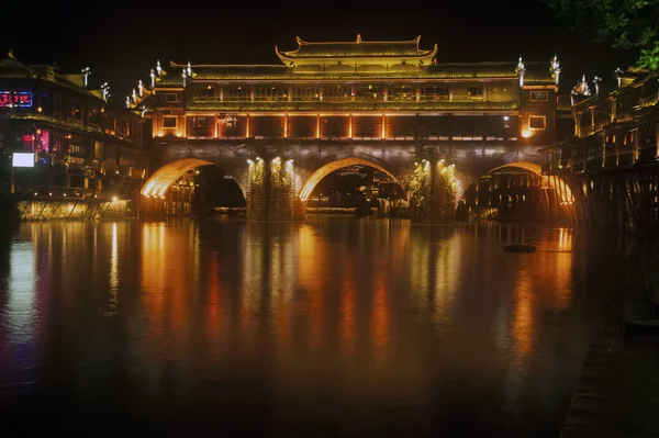 Night scene at Fenghuang ancient city. — 图库照片