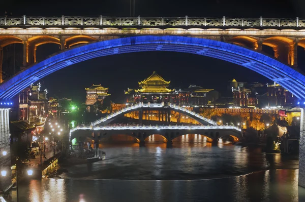 Night scene at Fenghuang ancient city. — Stock fotografie