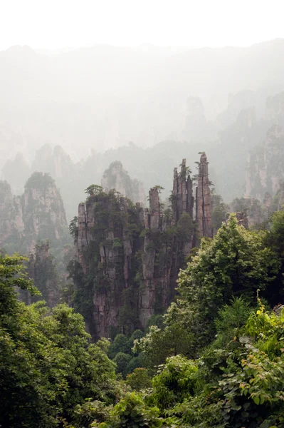 Montañas misteriosas Zhangjiajie, provincia de Hunan en China . — Foto de Stock