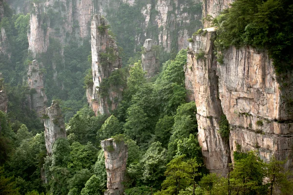 Mystérieuses montagnes Zhangjiajie, province du Hunan en Chine . — Photo