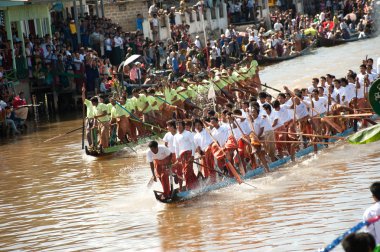 Peoples paddle by legs racing in Phaung Daw Oo Pagoda festival,M