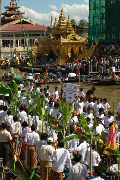 Stau in der Phaung Daw oo Pagode Festival, Myanmar. — Stockfoto