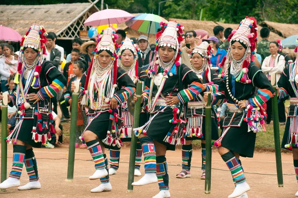 Hill tribe dancing in Akha Swing Festival. — стокове фото