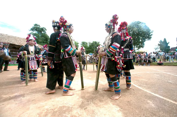 Hill tribe dancing in Akha Swing Festival. — стокове фото