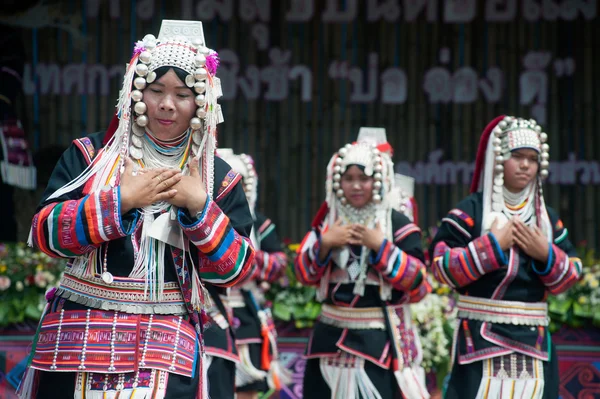 Hill tribe dancing in Akha Swing Festival. — Stockfoto