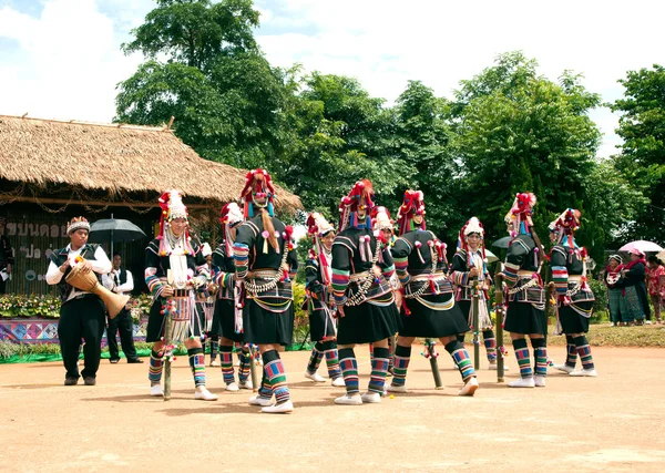 Танцы горных племен в Акха Свинг Фестиваль . — стоковое фото