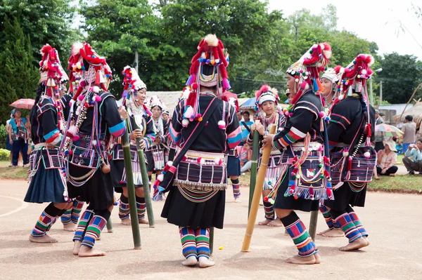 Hill tribe dancing in Akha Swing Festival. — стокове фото