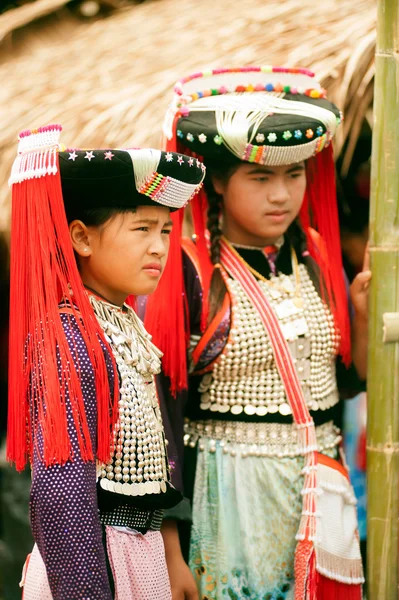 Retrato de la tribu de las colinas minoritarias Lisu en Tailandia . — Foto de Stock