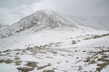 Changla Pass, one of the highest motorable roads in the world, at 5,275 meters above sea level, travels between Leh Ladakh and Pangong Lake. Located at Leh in India.