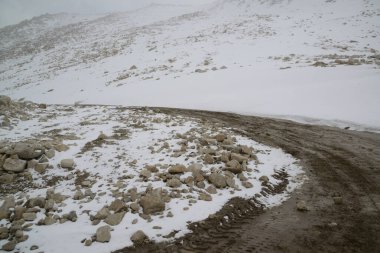 Changla Pass, one of the highest motorable roads in the world, at 5,275 meters above sea level, travels between Leh Ladakh and Pangong Lake. Located at Leh in India.