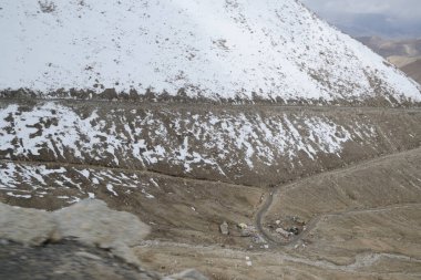 Changla Pass, one of the highest motorable roads in the world, at 5,275 meters above sea level, travels between Leh Ladakh and Pangong Lake. Located at Leh in India.
