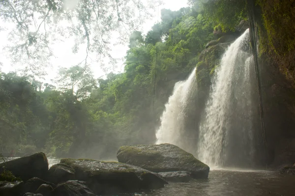 在考艾国家公园，泰国 Haew 素瓦瀑布 — 图库照片