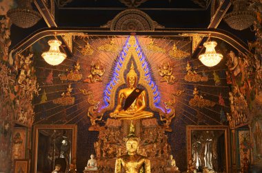 Phra Phutha Sukhothai, Tayland 'ın başkenti Bangkok' taki Wat Pariwat Ratchasongkhram 'daki Buda heykeli..