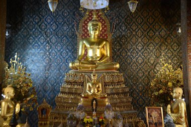 Lord Siddhartha 'nın heykeli, ya da Wat Pichayatikaram Worawihan kilisesindeki ana Buda resmi Luang Pho Sompratthana' nın heykeli. Tayland 'ın Bangkok başkentinde yer alıyor..