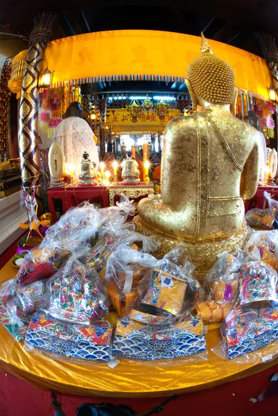 Golden Buddha in Wat Phanan Choeng,Ayutthaya,Thailand. — Stock Photo, Image