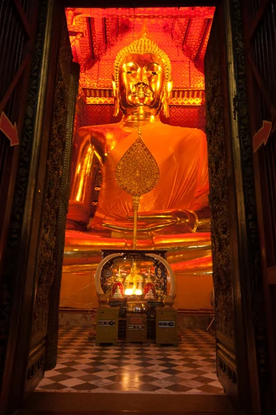 Luang Pho Tho à Wat Phanan Choeng, Ayutthaya, Thaïlande . — Photo