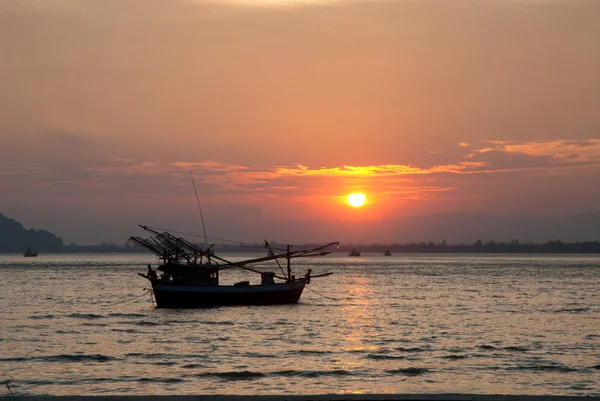 Fishermen boat at sunset in Thailand. — Stock Photo, Image