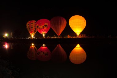 Sıcak hava balon gösteri Tayland Uluslararası antik tapınak