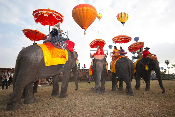 Hot air balloon show on ancient temple in Thailand International Balloon Festival . — Stock Photo, Image