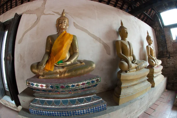 Buda antigo em Wat Puthai Sawan templo . — Fotografia de Stock