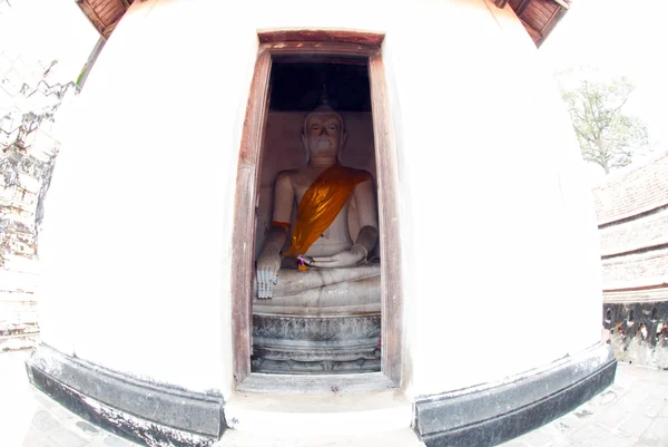 Antiguo Buda en el templo de Wat Puthai Sawan . —  Fotos de Stock