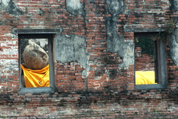 Старинный Будда в храме Ват-Путай-Саван . — стоковое фото