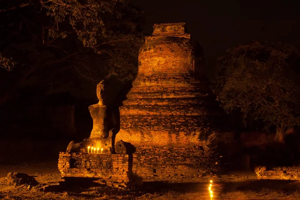 Nattbild av Ayutthaya Historical Park, Phra Nakhon Si Ayutthaya, Thailand. — Stockfoto