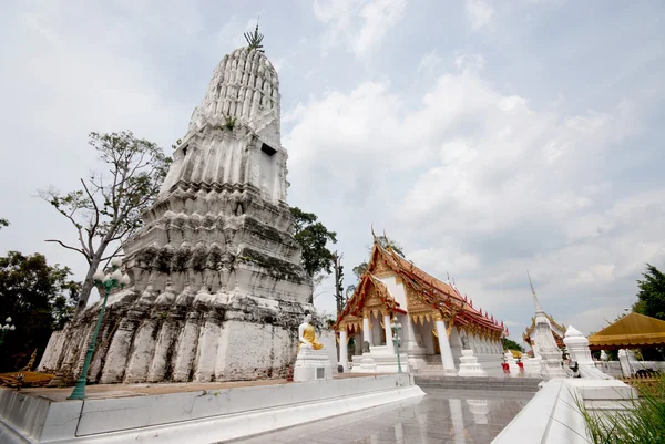 在 Wat Kasattrathirat Worawihan，大城府历史公园的宝塔. — 图库照片