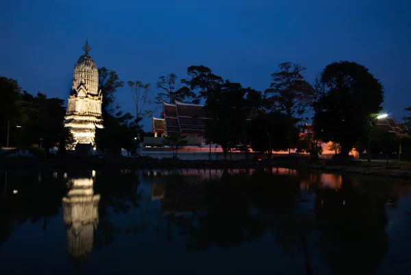 Twilight sceny Pagoda w Wat Kasattrathirat Worawihan, zabytkowego parku Ayutthaya, Tajlandia. — Zdjęcie stockowe