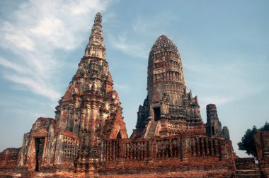 Pagoda Wat Chaiwatthanaram, Ayutthaya tarihi Park Tayland içinde.