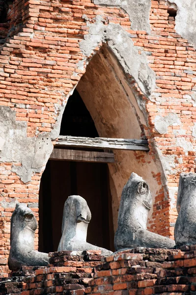 Soch Buddhy v Wat Chaiwatthanaram, Ayutthaya historický Park v Thajsku. — Stock fotografie