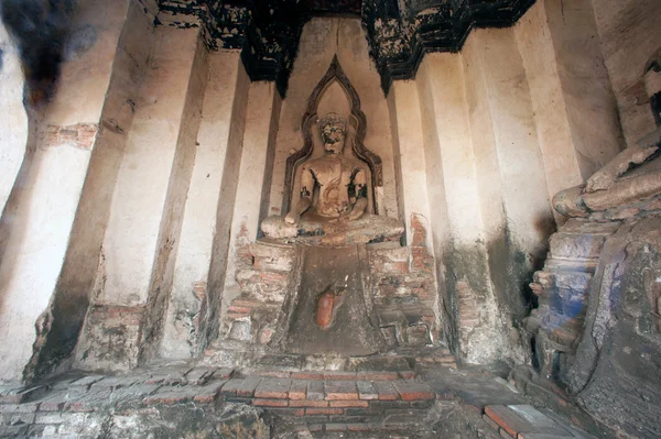 Alter buddha im wat chaiwatthanaram, ayutthaya historischer park thailands. — Stockfoto