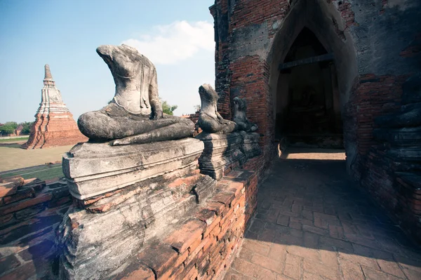 Oude Boeddha In de Wat Chai Watthanaram, Ayutthaya historisch Park van Thailand. — Stockfoto